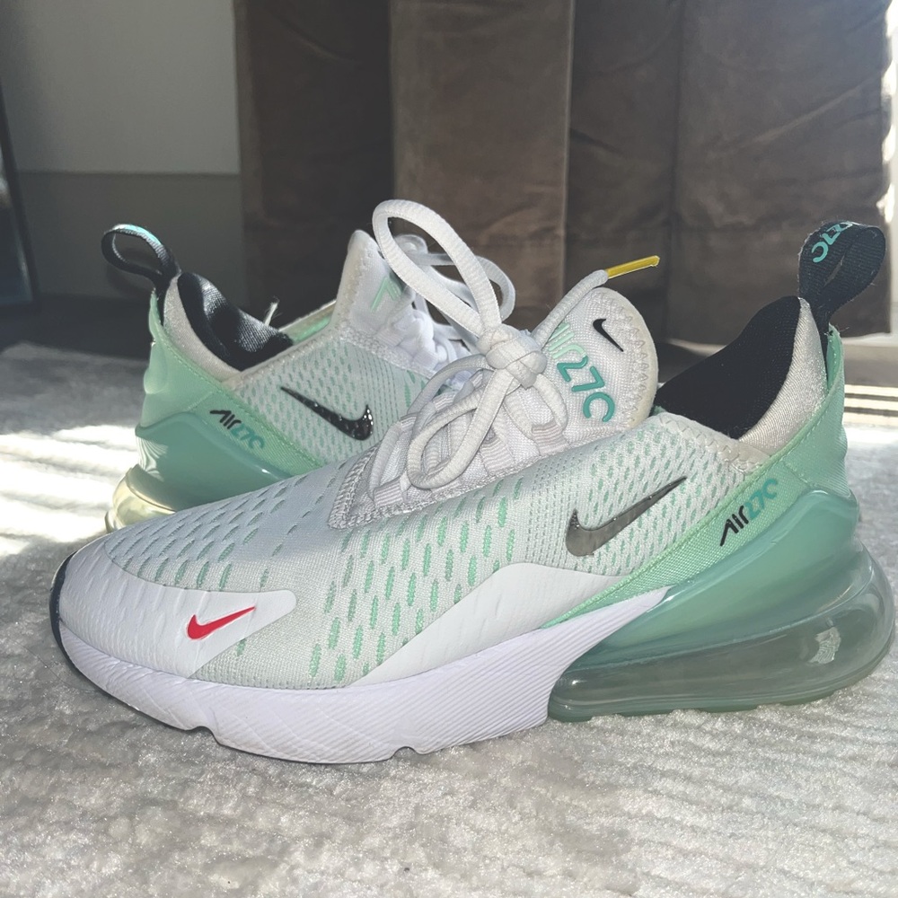 Mint & White Womens Nike Airmax Size 6.5